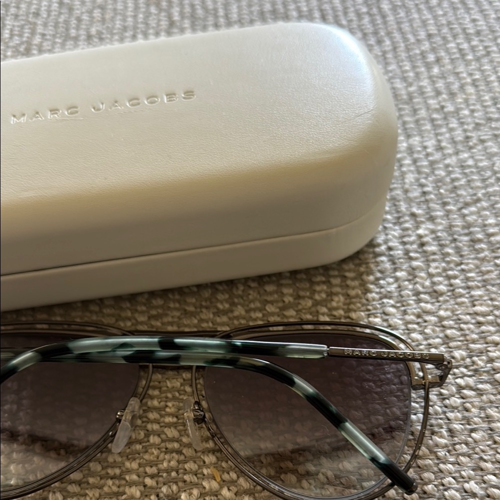 Marc Jacobs Black Aviator Sunglasses Gradient Lenses - Picture 2 of 6